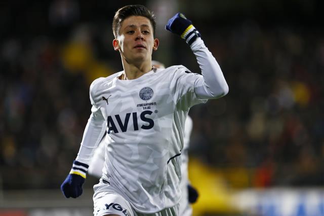 17 yaşındaki Arda Güler'den akıllara durgunluk veren resital! Fenerbahçe tarihine geçti 17 yaşındaki Arda Güler'den akıllara durgunluk veren resital! Fenerbahçe tarihine geçti