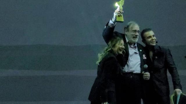 '9. Mood Ödülleri Töreni'nde yıldızlar geçidi! Birbirinden ünlü isimlere ödül yağdı