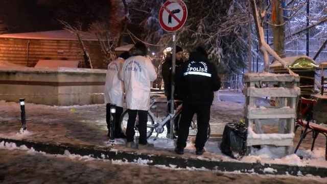 Beyoğlu'nda kartopu kavgası silahlı çatışmaya dönüştü; 7 yaralı Beyoğlu'nda kartopu kavgası silahlı çatışmaya dönüştü; 7 yaralı