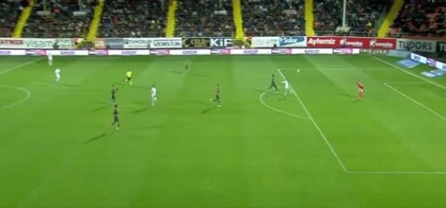 Bir bunu yapmadığı kalmıştı! Altay Bayındır, Süper Lig'de ilke imza attı Bir bunu yapmadığı kalmıştı! Altay Bayındır, Süper Lig'de ilke imza attı