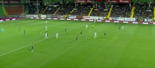 Bir bunu yapmadığı kalmıştı! Altay Bayındır, Süper Lig'de ilke imza attı Bir bunu yapmadığı kalmıştı! Altay Bayındır, Süper Lig'de ilke imza attı