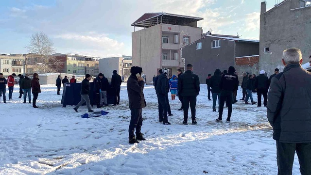 Boş arsada şüpheli ölüm! Başından vurulmuş halde karların arasında ölü bulundu
