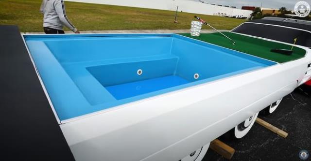 Dünyanın en uzun otomobili görenleri şaşkına çevirdi! İçindekileri duyanlar 'Yok artık' diyor Dünyanın en uzun otomobili görenleri şaşkına çevirdi! İçindekileri duyanlar 'Yok artık' diyor