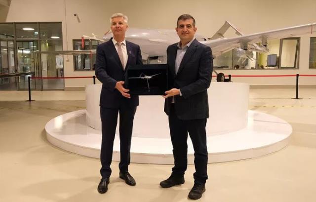 Letonya Savunma Bakanı Pabriks, Türkiye'ye seslendi: SİHA'larınızı ülkemize konuşlandırırsanız çok seviniriz