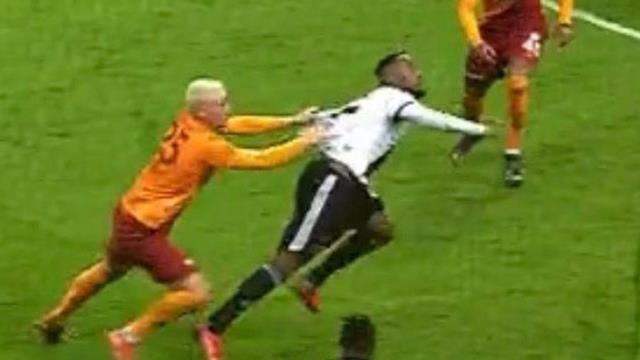 Ahmet Çakar'ın çıldırdığı pozisyon aydınlandı! Bülent Yıldırım ve Deniz Çoban gerçeği ortaya çıkardı Ahmet Çakar'ın çıldırdığı pozisyon aydınlandı! Bülent Yıldırım ve Deniz Çoban gerçeği ortaya çıkardı
