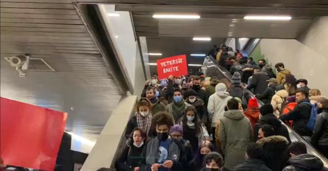Ankara'da toplu ulaşıma zam protestosu! Çok sayıda öğrenci gözaltında Ankara'da toplu ulaşıma zam protestosu! Çok sayıda öğrenci gözaltında