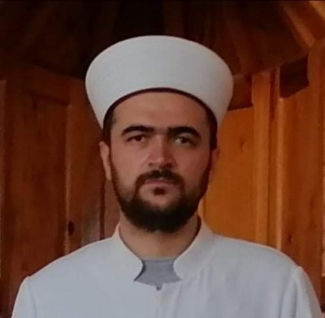 Çorum'da namaz kılmak için girdiği camide sobayı yakan gencin yaptığı hareket herkesi ağlattı Çorum'da namaz kılmak için girdiği camide sobayı yakan gencin yaptığı hareket herkesi ağlattı