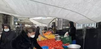 Kar yağışından dolayı sevkiyatı yapılamayan meyve ve sebzelerin fiyatları arttı