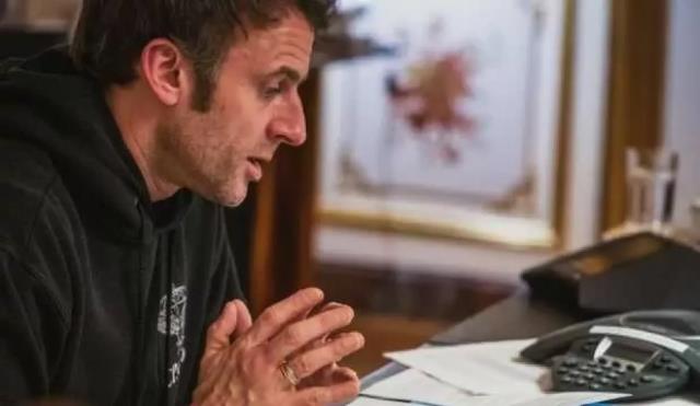Macron, Zelenski'yi mi taklit ediyor? Elysee Sarayı'nda çekilen fotoğraflar sosyal medyayı salladı Macron, Zelenski'yi mi taklit ediyor? Elysee Sarayı'nda çekilen fotoğraflar sosyal medyayı salladı