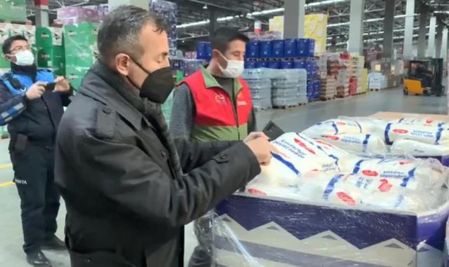 Tamı tamına 48 ton! BİM'de vatandaşlara 'Yok' denilen toz şekerler depodan çıktı Tamı tamına 48 ton! BİM'de vatandaşlara 'Yok' denilen toz şekerler depodan çıktı