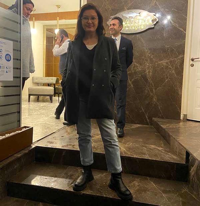 Trafik kazası geçiren Nurgül Yeşilçay'ın son hali sevenlerini üzdü Trafik kazası geçiren Nurgül Yeşilçay'ın son hali sevenlerini üzdü