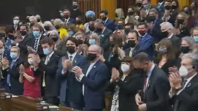 Zelenski, Kanada meclisine seslendi! Dinleyenler ayakta alkışladılar Zelenski, Kanada meclisine seslendi! Dinleyenler ayakta alkışladılar