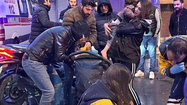 Kıskançlık krizine giren adam sokak ortasında eşini darp etti Kıskançlık krizine giren adam sokak ortasında eşini darp etti