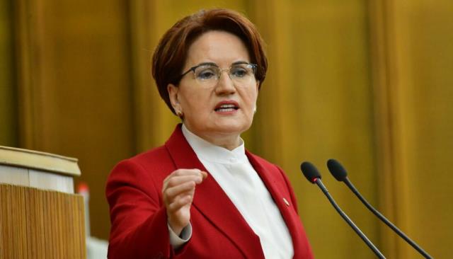 Meral Akşener, Müslüm Gürses ve Orhan Gencebay'ı karıştırdı Meral Akşener, Müslüm Gürses ve Orhan Gencebay'ı karıştırdı