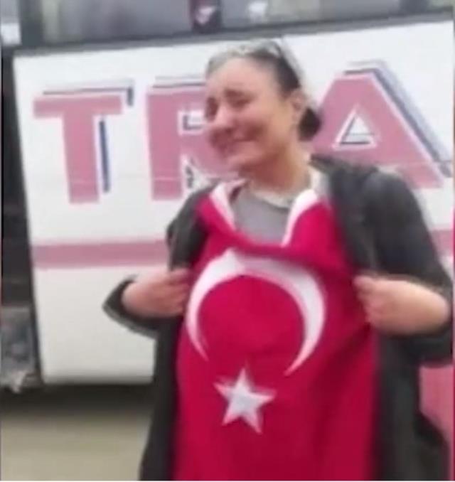 Türkiye'den gelen yardım tırı Ukrayna'da büyük ilgiyle karşılandı Türkiye'den gelen yardım tırı Ukrayna'da büyük ilgiyle karşılandı
