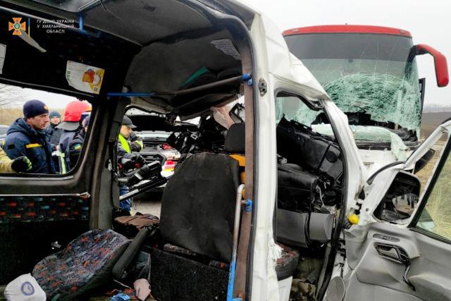 Ukrayna'da tahliye araçları çarpıştı: 7 ölü, 9 yaralı