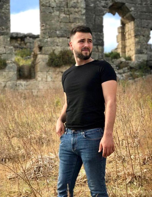 Antalya'da yön levhasına çarpan otomobil hurdaya döndü: 3 ölü Antalya'da yön levhasına çarpan otomobil hurdaya döndü: 3 ölü