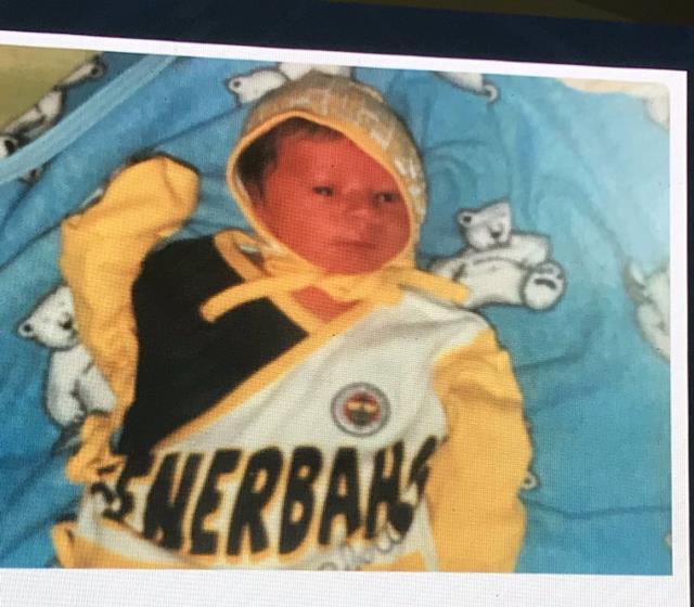 Fenerbahçe geleceğini garantiye aldı! Arda Güler'in bebeklik fotoğrafı imza törenine damga vurdu Fenerbahçe geleceğini garantiye aldı! Arda Güler'in bebeklik fotoğrafı imza törenine damga vurdu