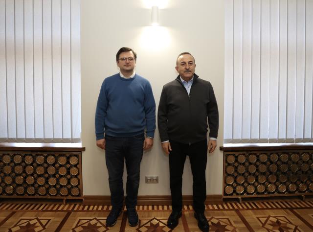 Son Dakika! Dışişleri Bakanı Çavuşoğlu, Ukraynalı mevkidaşı Kuleba ile görüştü: İki liderin bir araya gelme olasılığı var Son Dakika! Dışişleri Bakanı Çavuşoğlu, Ukraynalı mevkidaşı Kuleba ile görüştü: İki liderin bir araya gelme olasılığı var