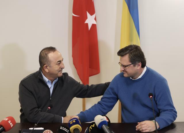 Son Dakika! Dışişleri Bakanı Çavuşoğlu, Ukraynalı mevkidaşı Kuleba ile görüştü: İki liderin bir araya gelme olasılığı var Son Dakika! Dışişleri Bakanı Çavuşoğlu, Ukraynalı mevkidaşı Kuleba ile görüştü: İki liderin bir araya gelme olasılığı var