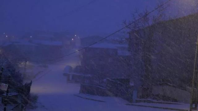 Meteoroloji'nin uyarıları sonrası İstanbul'da beklenen kar yağışı başladı Meteoroloji'nin uyarıları sonrası İstanbul'da beklenen kar yağışı başladı