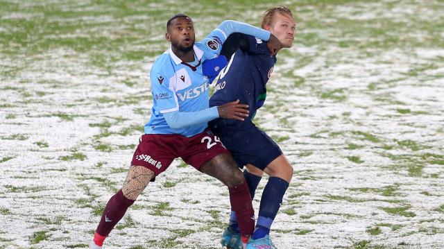 Trabzonspor, Rize'de yıkıldı! Karadeniz derbisine penaltılar damga vurdu Trabzonspor, Rize'de yıkıldı! Karadeniz derbisine penaltılar damga vurdu