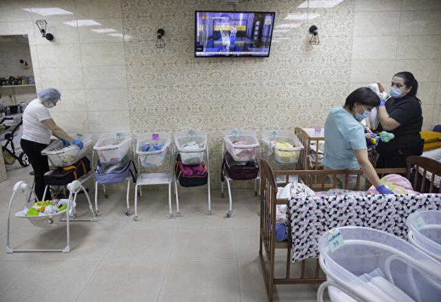 Ukraynalı kadınlar bu bebekleri başka aileler için doğurdu! Şimdi ne taşıyıcı anneleri yanında ne de öz anneleri!