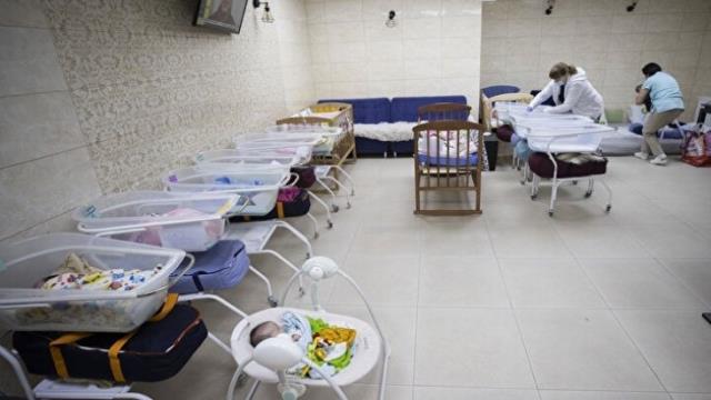 Ukraynalı kadınlar bu bebekleri başka aileler için doğurdu! Şimdi ne taşıyıcı anneleri yanında ne de öz anneleri!