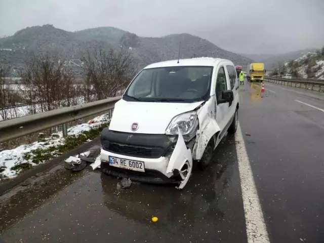 Bilecik'te 5 aracın karıştığı zincirleme trafik kazasında 1 kişi öldü, 7 kişi yaralandı