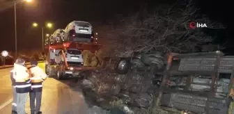 Cip yüklü tır buzlanan yolda devrildi, 4 araç hasar gördü