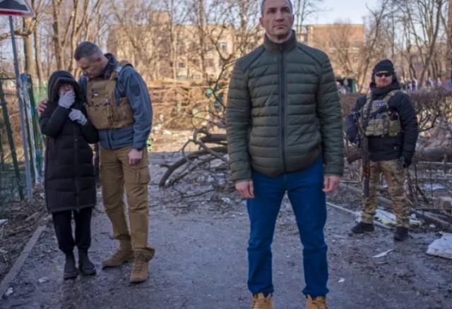 Kiev'in eski bir şampiyon boksör olan belediye başkanı: Canımı vermeye hazırım