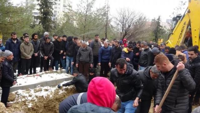 Mardin'de 2 araç çarpıştı: 4 ölü, 5 yaralı (3)