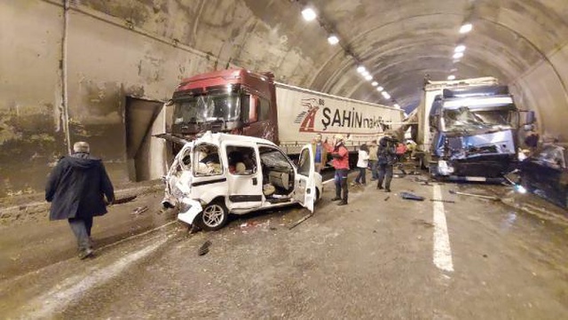 Bolu Tüneli'ndeki korkunç kazayla ilgili kahreden haber! Yaralı çocuk hayatını kaybetti, 8 aylık bebek yoğun bakımda Bolu Tüneli'ndeki korkunç kazayla ilgili kahreden haber! Yaralı çocuk hayatını kaybetti, 8 aylık bebek yoğun bakımda