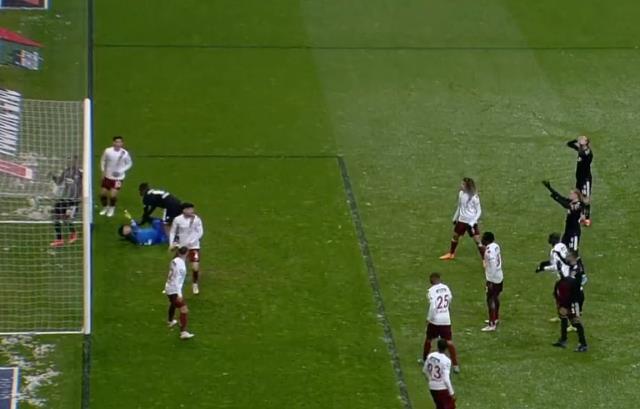 Bu pozisyonun izahı yok! Batshuayi, beIN Sports spikerini bile isyan ettirdi