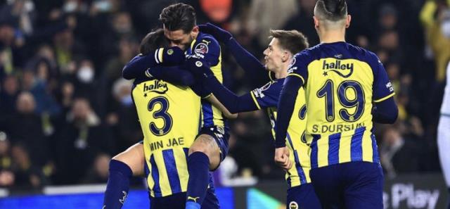 Kadıköy'de altın değerinde 3 puan! Fenerbahçe, Konya engelini son dakikada geçti Kadıköy'de altın değerinde 3 puan! Fenerbahçe, Konya engelini son dakikada geçti