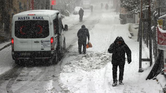 Meteoroloji güncel raporu yayımladı! İstanbul'da kar yağışı saat 18.00'e kadar aralıklarla devam edecek Meteoroloji güncel raporu yayımladı! İstanbul'da kar yağışı saat 18.00'e kadar aralıklarla devam edecek