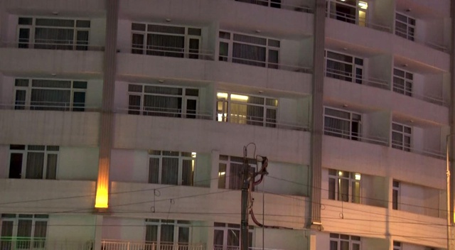 Otel odasında ölü bulunan 17 yaşındaki Nuray'ın cenazesi alındı, teyze gözyaşlarına boğuldu