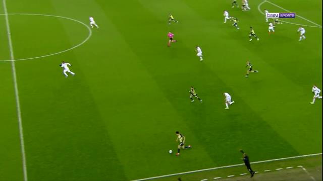 Spiker bile şaştı kaldı! İsmail Kartal futbolcu gibi Fenerbahçe hücumuna koşarak destek verdi Spiker bile şaştı kaldı! İsmail Kartal futbolcu gibi Fenerbahçe hücumuna koşarak destek verdi