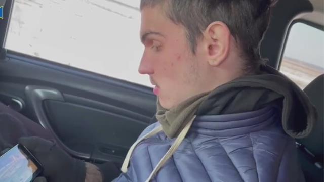 Esir Rus askeri silah arkadaşlarının Ukrayna'ya verdiği zararı görünce gözyaşlarını tutamadı Esir Rus askeri silah arkadaşlarının Ukrayna'ya verdiği zararı görünce gözyaşlarını tutamadı