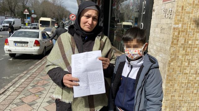 Eyüpsultan'da alışveriş yapan annesini bekleyen çocuğa yumruklu saldırı kamerada Eyüpsultan'da alışveriş yapan annesini bekleyen çocuğa yumruklu saldırı kamerada