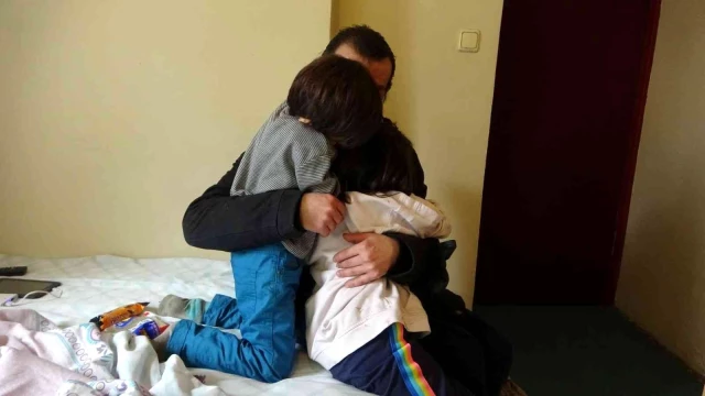 Maltepe'de anne, 3 çocuğunu bırakıp komşusu ile kaçtı