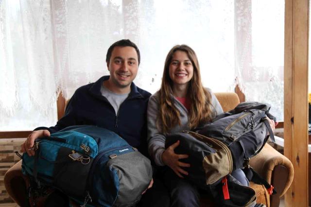 Mühendis çift ASELSAN'dan istifa ederek sırt çantalarıyla dünyayı gezme kararı aldı Mühendis çift ASELSAN'dan istifa ederek sırt çantalarıyla dünyayı gezme kararı aldı