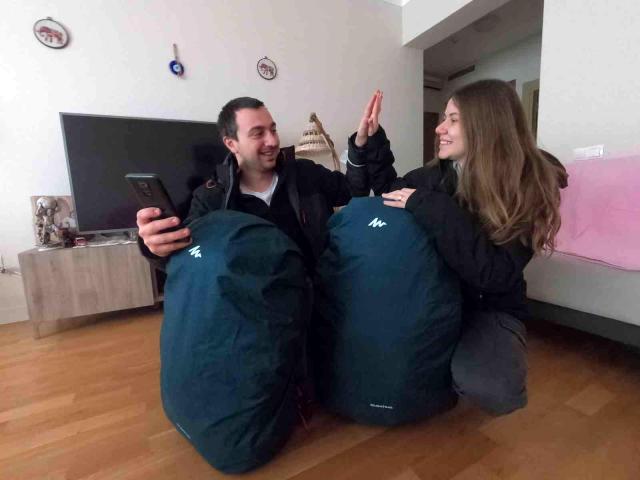 Mühendis çift ASELSAN'dan istifa ederek sırt çantalarıyla dünyayı gezme kararı aldı Mühendis çift ASELSAN'dan istifa ederek sırt çantalarıyla dünyayı gezme kararı aldı