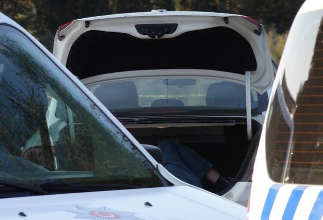 Otomobilin bagajında bulunan cesetle ilgili sır perdesi aralanıyor! Başına sert bir cisimle vurmuşlar Otomobilin bagajında bulunan cesetle ilgili sır perdesi aralanıyor! Başına sert bir cisimle vurmuşlar