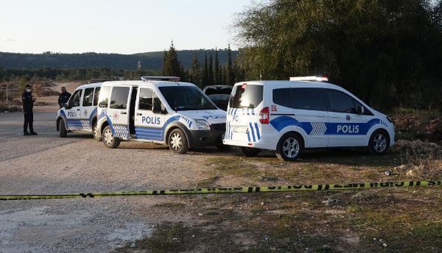 Otomobilin bagajında bulunan cesetle ilgili sır perdesi aralanıyor! Başına sert bir cisimle vurmuşlar Otomobilin bagajında bulunan cesetle ilgili sır perdesi aralanıyor! Başına sert bir cisimle vurmuşlar
