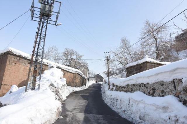 Bitlis'te 40 ev çığ tehlikesi sebebiyle tahliye edildi Bitlis'te 40 ev çığ tehlikesi sebebiyle tahliye edildi