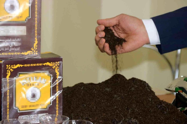 Zabıta ekipleri gelen ihbarı değerlendirdi, sahte çay paketlerinden talaş çıktı Zabıta ekipleri gelen ihbarı değerlendirdi, sahte çay paketlerinden talaş çıktı