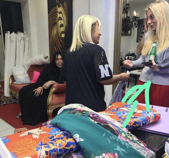 Bülent Ersoy'un alışverişe çıktığı Nişantaşı'nda sadece 3 saatte 250 bin TL harcaması dudak uçuklattı Bülent Ersoy'un alışverişe çıktığı Nişantaşı'nda sadece 3 saatte 250 bin TL harcaması dudak uçuklattı