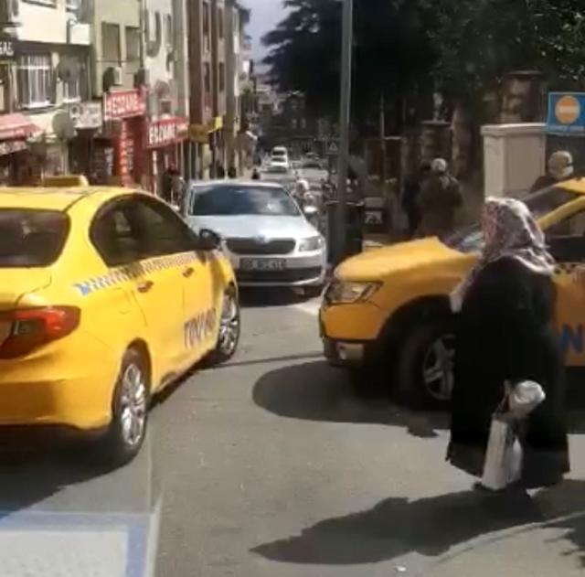 Hastane çıkışı ''Ayakta duramıyorum, ne olur beni alın'' diye yalvarmıştı! Yaşlı kadını almayan taksicilere ceza yağdı Hastane çıkışı ''Ayakta duramıyorum, ne olur beni alın'' diye yalvarmıştı! Yaşlı kadını almayan taksicilere ceza yağdı