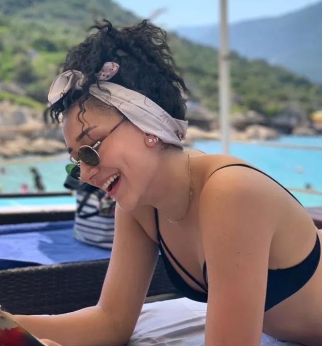 Herkes onu voleybol sahasında izliyordu! Milli yıldız Hande Baladın'ın bikinili pozları bomba Herkes onu voleybol sahasında izliyordu! Milli yıldız Hande Baladın'ın bikinili pozları bomba